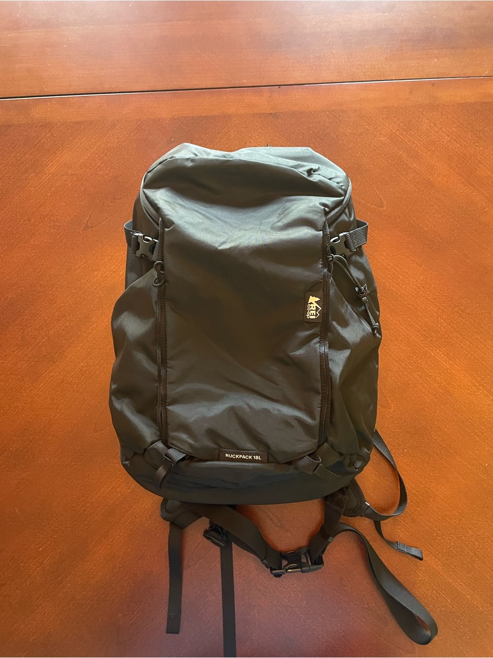 NWOT REI Black Rucksack 18L - Compact Men's Backpack